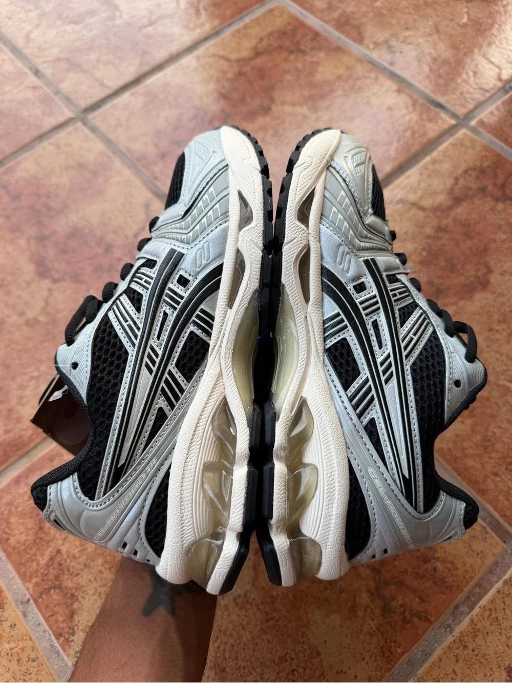 Size 7 Men’s And Women’ 8.5 - Asics Gel Kayano 14 Black and Silver